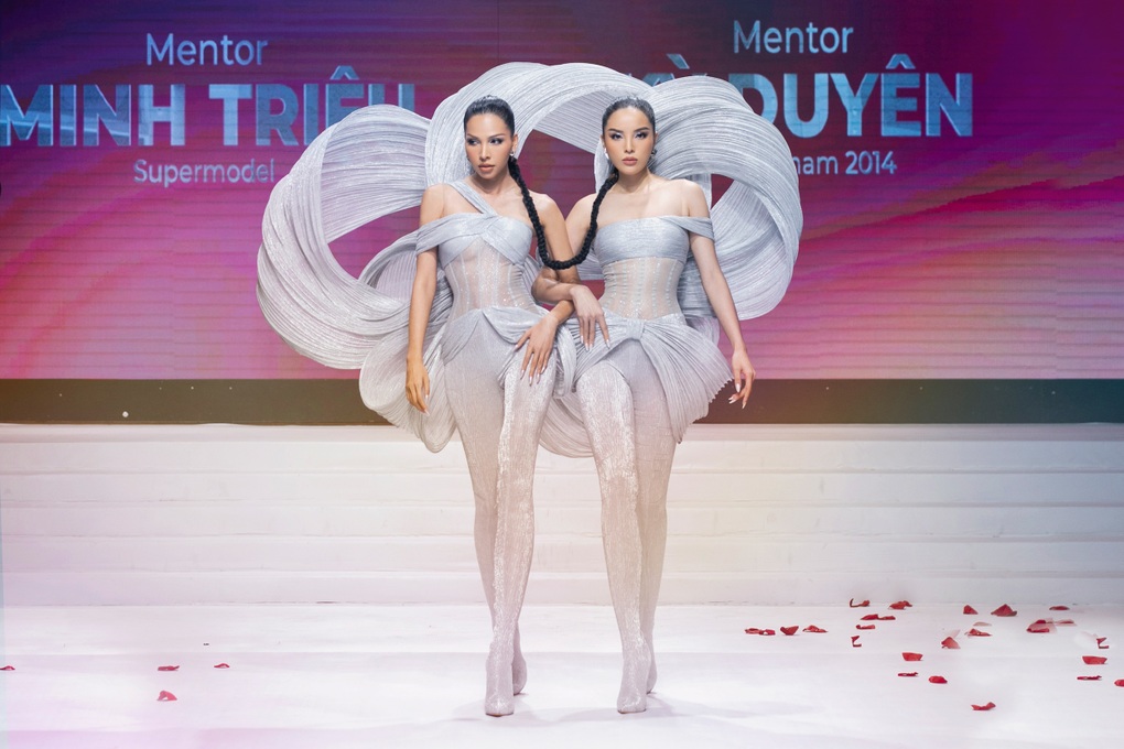 Kỳ Duyên - Minh Triệu diện đồ dính nhau, thừa nhận mâu thuẫn ở The Face - 2 Kỳ Duyên - Minh Triệu diện đồ dính nhau, thừa nhận mâu thuẫn ở The Face - 2