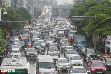 Hà Nội 9,2 triệu người nhưng có tới 9 triệu phương tiện lưu thông