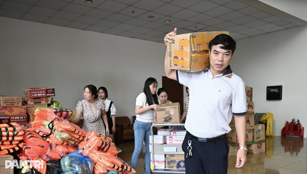 Báo Dân trí tiếp nhận hơn 1,7 tỉ đồng và gần 5 tấn lương thực, thực phẩm - 4 Báo Dân trí tiếp nhận hơn 1,7 tỉ đồng và gần 5 tấn lương thực, thực phẩm - 4