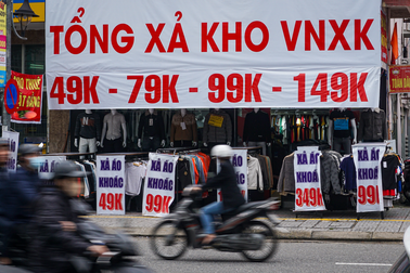 Muôn kiểu sale off cuối năm ở phố thời trang Đà Nẵng