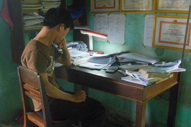 Cảm phục hành trình tìm kiếm tri thức của chàng trai khuyết tật nặng