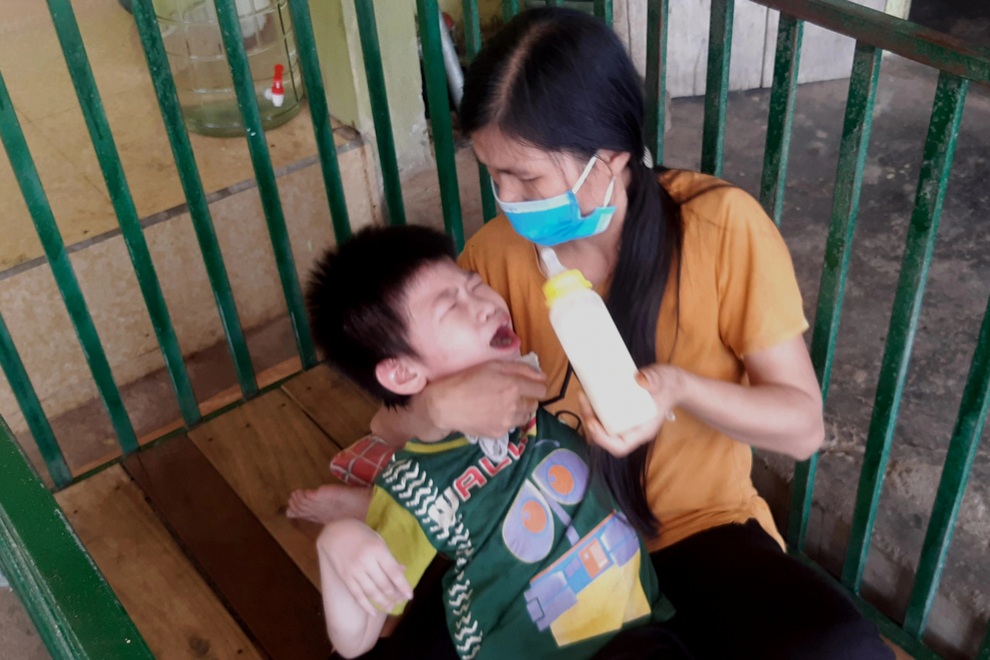 Bạn đọc giúp đỡ cậu bé bị viêm màng não hơn 80 triệu đồng - 2 Bạn đọc giúp đỡ cậu bé bị viêm màng não hơn 80 triệu đồng - 2