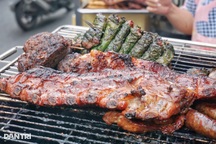 Bánh mì sườn nướng cả tảng hút khách, bà chủ quyết giữ "công thức ngàn đô"