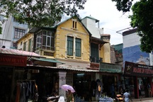 Hàng loạt biệt thự cũ ở Hà Nội bị phá dỡ sai quy định