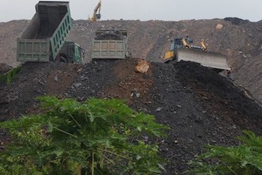 Kiểm tra khẩn doanh nghiệp khoáng sản "đẻ’ ra núi phế thải "quái dị" tại Bắc Giang!