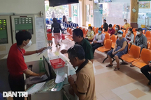 TPHCM: Xuyên đêm tiếp nhận cấp cứu 19 sinh viên ở ký túc xá nghi ngộ độc