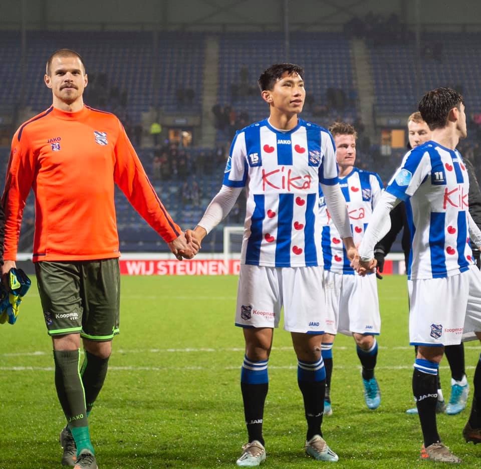 Khoảnh khắc đáng nhớ của Văn Hậu trong ngày Heerenveen đánh bại Roda JC - 5 Khoảnh khắc đáng nhớ của Văn Hậu trong ngày Heerenveen đánh bại Roda JC - 5