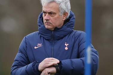 Dàn sao Tottenham bất phục, HLV Mourinho sẽ bị "phản"?
