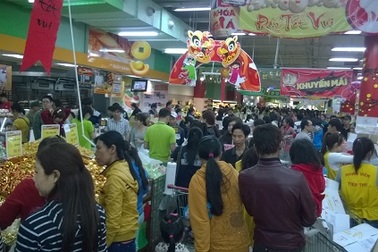 Thị trường tết: Giá bình ổn, hàng hóa đủ cho dân mua sắm