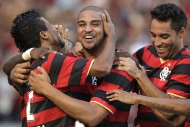 HLV Dunga triệu tập Adriano cho trận gặp Argentina