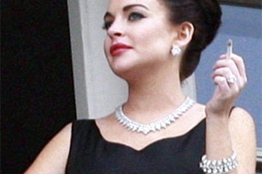 Lindsay Lohan than làm việc dẫn tới kiệt sức