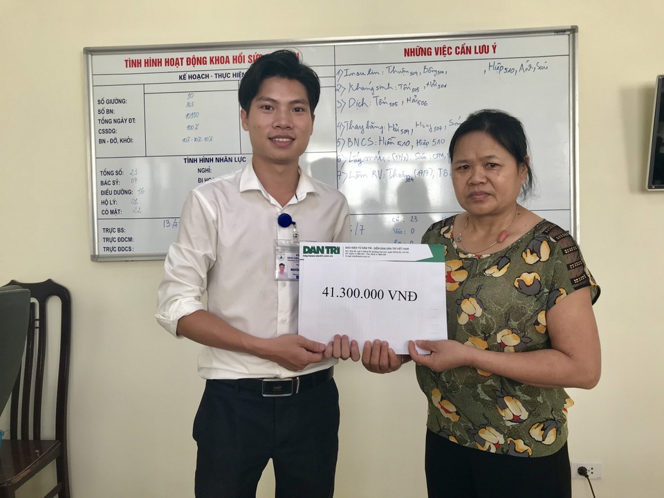 Bạn đọc Dân trí tiếp tục giúp đỡ chàng trai một tay dành cơ hội cứu mẹ - 1 Bạn đọc Dân trí tiếp tục giúp đỡ chàng trai một tay dành cơ hội cứu mẹ - 1