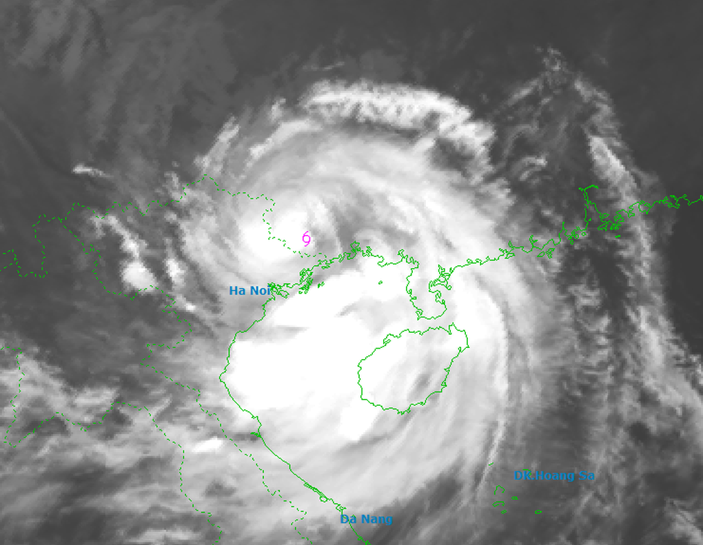 Bão Matmo đã đổ bộ đất liền, Bắc Bộ mưa to từ sáng nay - 1