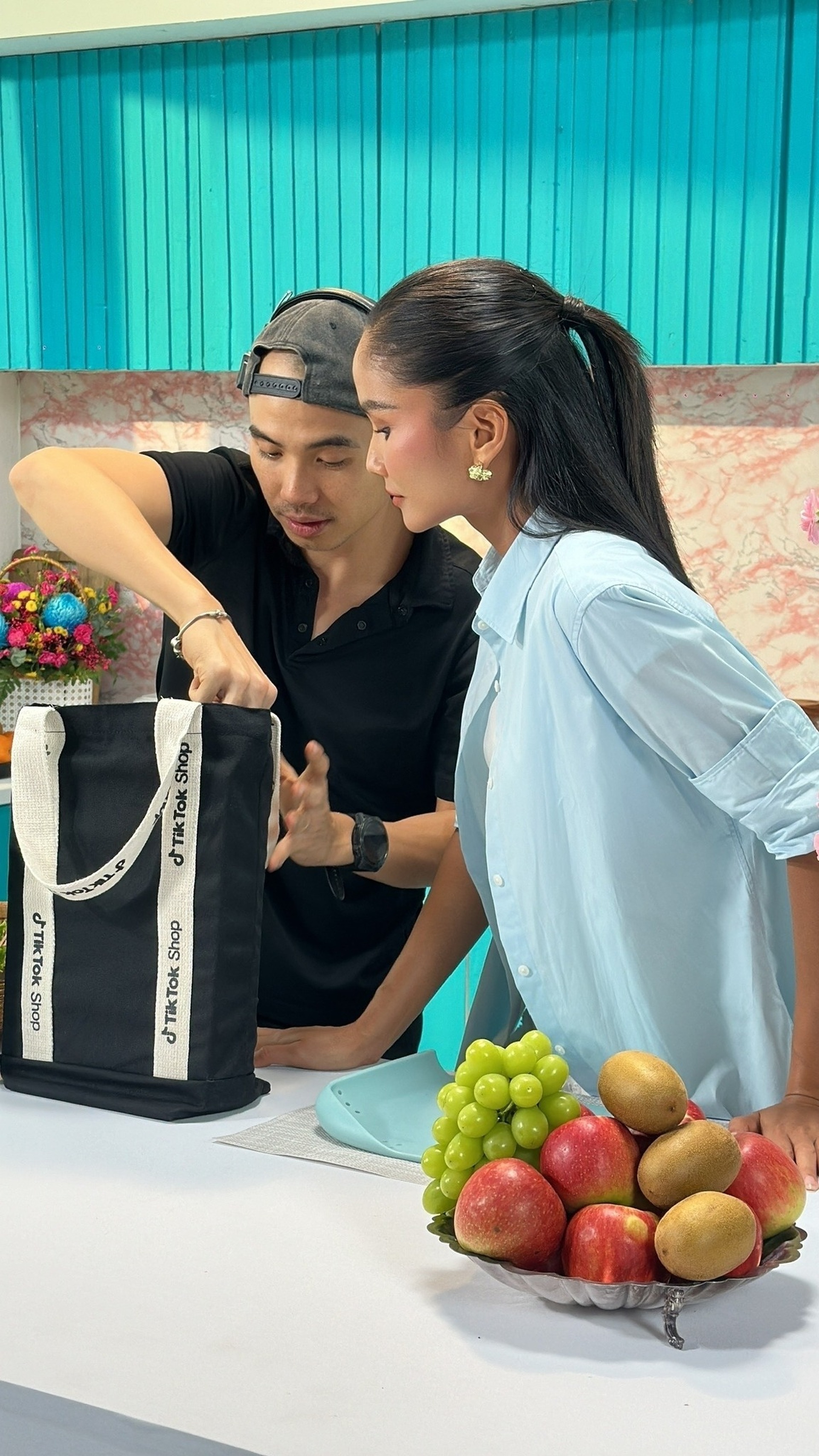 H’Hen Niê nói gì khi bầu vượt mặt vẫn mặc gợi cảm, đi giày cao gót? - 14 H’Hen Niê nói gì khi bầu vượt mặt vẫn mặc gợi cảm, đi giày cao gót? - 14