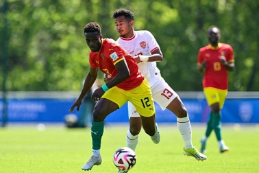 CĐV hành xử không đúng, Indonesia muối mặt xin lỗi Guinea