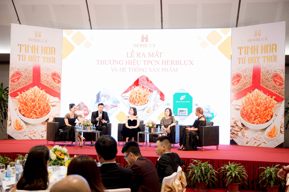 Lễ ra mắt thương hiệu TPBVSK Herblux: Ấn tượng, hội tụ những gương mặt đình đám màn ảnh Việt - 2 Lễ ra mắt thương hiệu TPBVSK Herblux: Ấn tượng, hội tụ những gương mặt đình đám màn ảnh Việt - 2