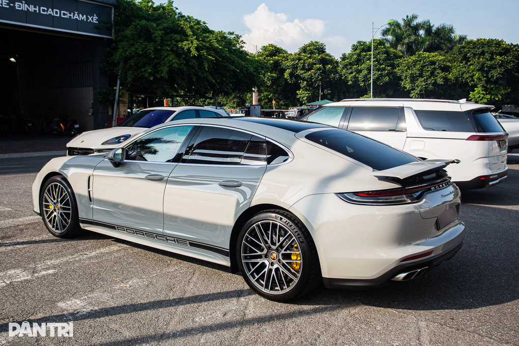 Ông Đặng Lê Nguyên Vũ lỗ tiền tỷ khi bán xe Porsche Panamera hàng độc - 2 Ông Đặng Lê Nguyên Vũ lỗ tiền tỷ khi bán xe Porsche Panamera hàng độc - 2