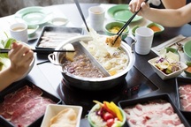 9 người trong một gia đình Hong Kong nhiễm nCov sau khi cùng ăn lẩu