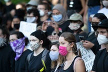 Hơn 140.000 người chết, nhiều bang tại Mỹ siết chặt lệnh đeo khẩu trang