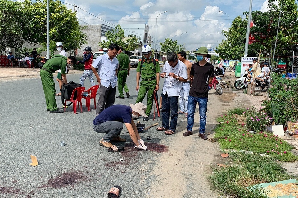Thưởng nóng tập thể, cá nhân phá nhanh vụ án giết người trong đêm - 2 Thưởng nóng tập thể, cá nhân phá nhanh vụ án giết người trong đêm - 2