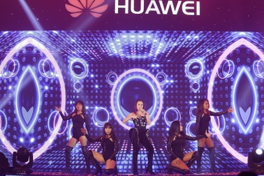 Mỹ Tâm sánh đôi mỹ Nam Soobin công phá sự kiện công nghệ