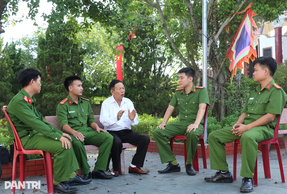 Chuyện về lá cờ trên cây trôi và lời hiệu triệu lòng dân - 5 Chuyện về lá cờ trên cây trôi và lời hiệu triệu lòng dân - 5