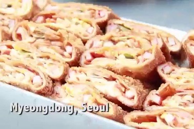 Thưởng thức món canh gà hầm sâm giải nhiệt mùa hè ở Hàn Quốc