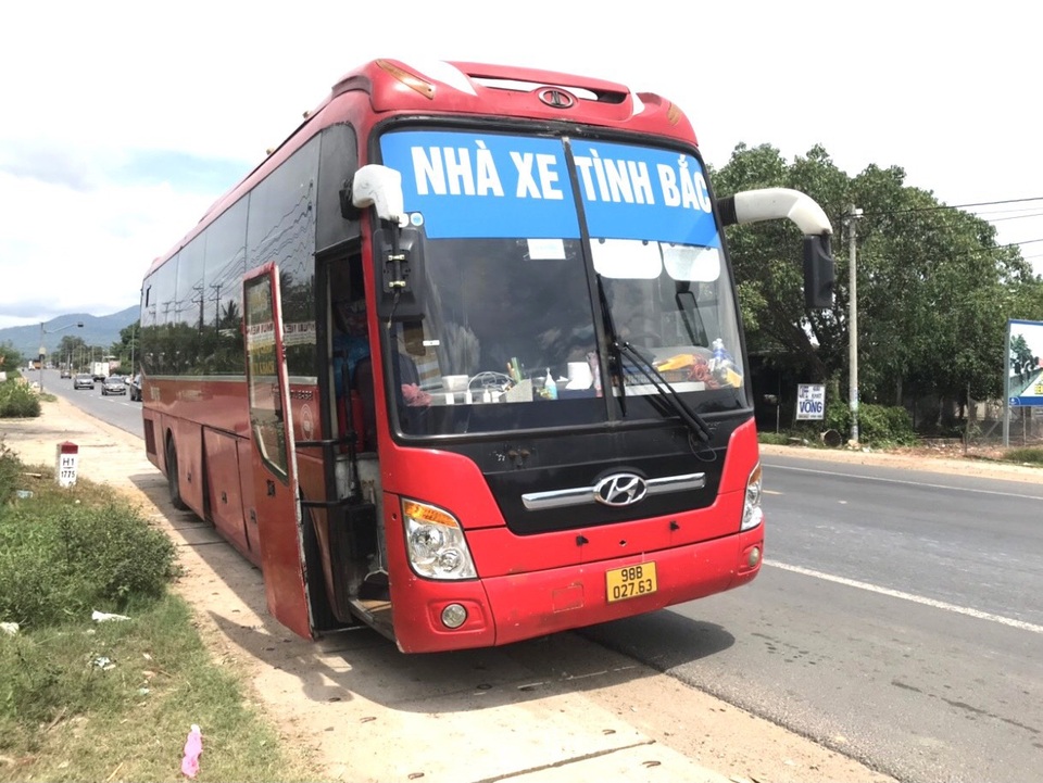 5 người Trung Quốc trốn trong khoang hàng xe giường nằm để đi TPHCM - 2 5 người Trung Quốc trốn trong khoang hàng xe giường nằm để đi TPHCM - 2