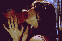 Kirsten Dunst tiết lộ bí mật đằng sau nụ hôn "treo ngược" đẹp nhất màn ảnh