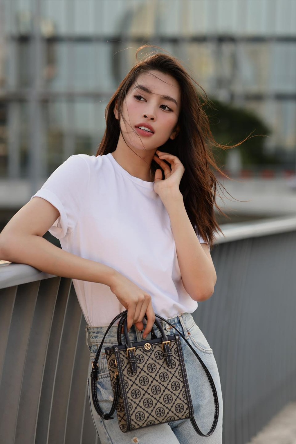 Hoa hậu Tiểu Vy tuổi 23: Sắc vóc gợi cảm, bị đồn hẹn hò tài tử Thái Lan - 11 Hoa hậu Tiểu Vy tuổi 23: Sắc vóc gợi cảm, bị đồn hẹn hò tài tử Thái Lan - 11