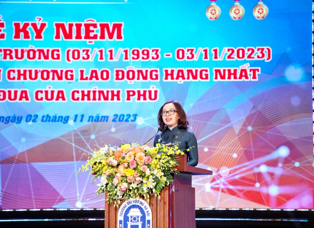 Trường Đại học Mở Hà Nội nhận Huân chương Lao động hạng Nhất - 3 Trường Đại học Mở Hà Nội nhận Huân chương Lao động hạng Nhất - 3