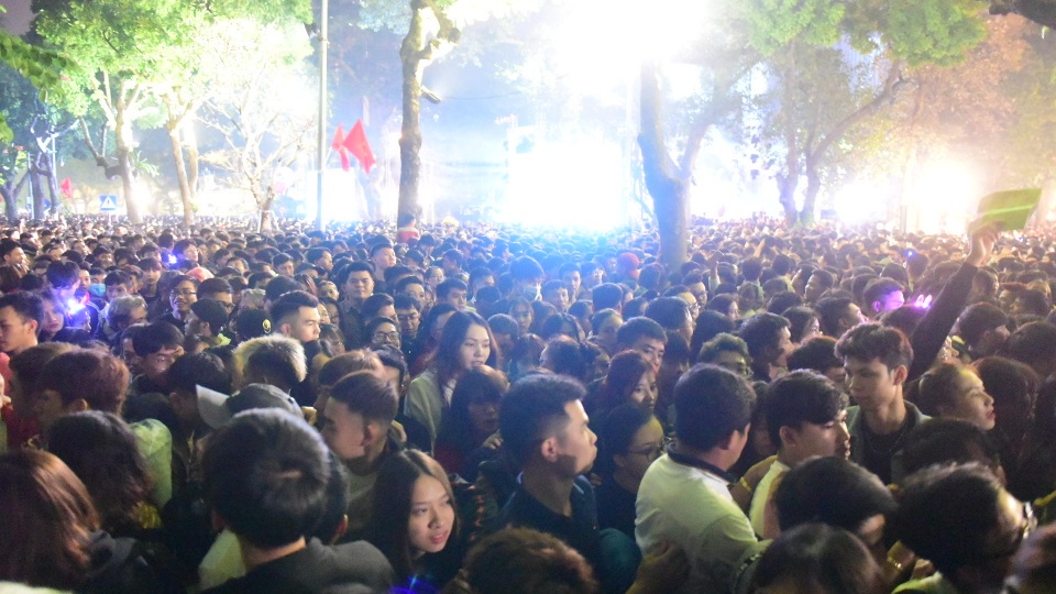 Biển người hân hoan chào năm mới 2020 - 17 Biển người hân hoan chào năm mới 2020 - 17