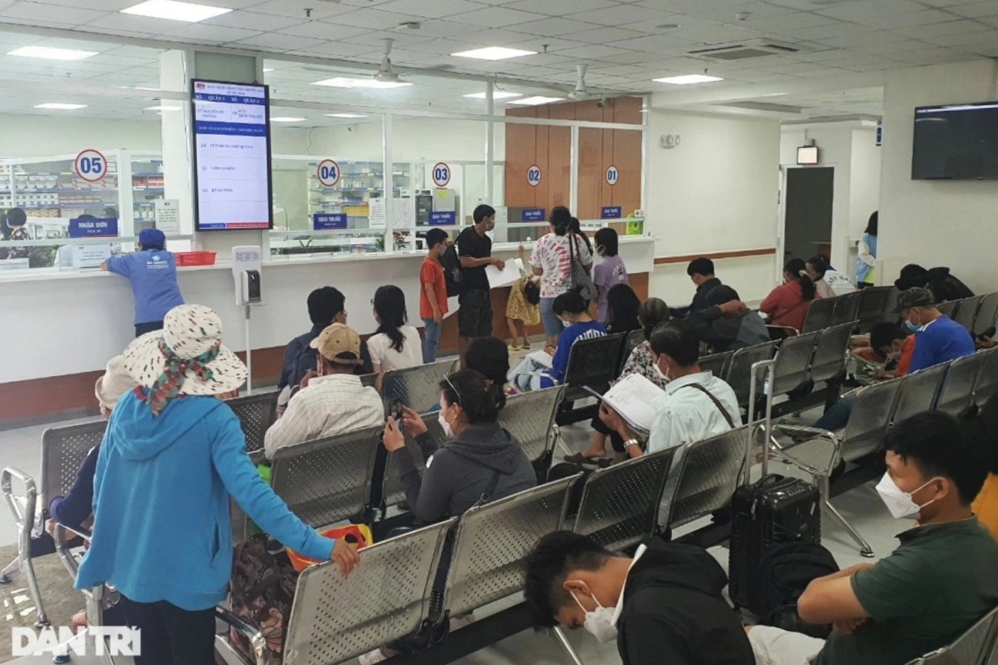 From July 1, 2025, home medical examination and treatment will also be covered by health insurance - 1 Từ ngày 1/7/2025, khám chữa bệnh tại nhà cũng được hưởng BHYT - 1