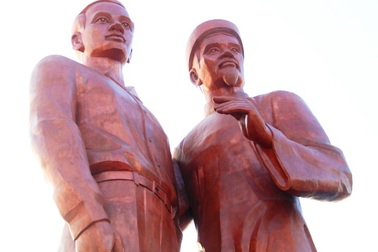 Khánh thành Tượng đài cha con Bác Hồ trên quê hương Bình Định