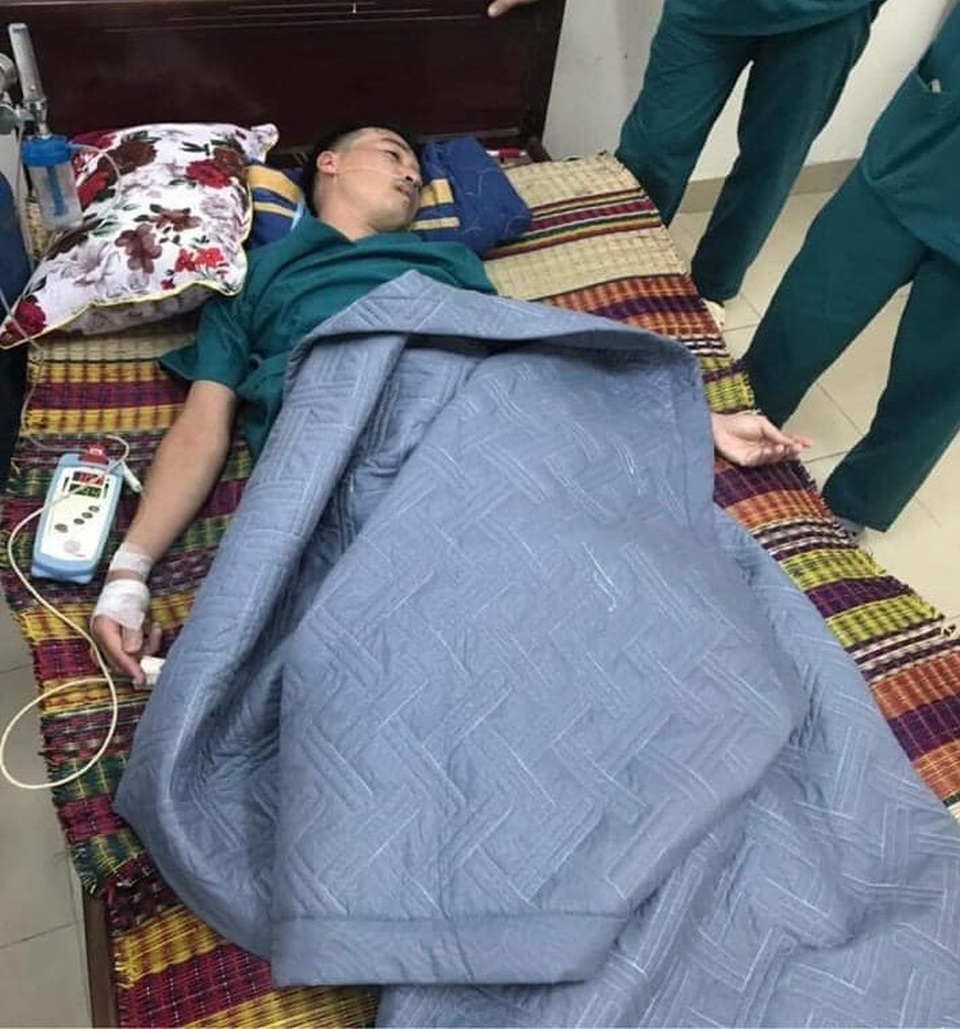 Đà Nẵng: Xúc động hình ảnh cuộc chiến chống Covid-19 của chiến sĩ áo trắng - 3