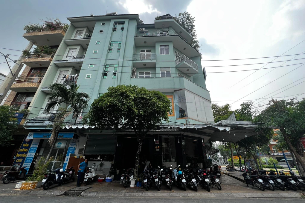 Chàng trai xông vào quán cà phê lật tẩy nhóm nghi là đa cấp đang câu mồi - 3 Chàng trai xông vào quán cà phê lật tẩy nhóm nghi là đa cấp đang câu mồi - 3