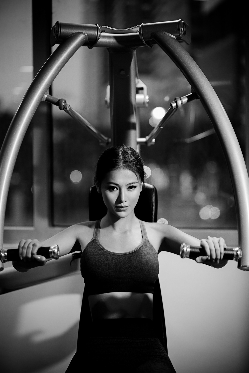 Hoa hậu Phương Khánh khoe đường cong nóng bỏng trong phòng tập - 10 Hoa hậu Phương Khánh khoe đường cong nóng bỏng trong phòng tập - 10