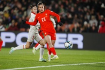 CĐV châu Á động viên tuyển nữ Việt Nam sau thất bại trước Bồ Đào Nha