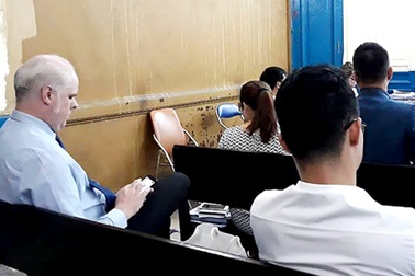 Bị sa thải, chuyên gia nước ngoài đòi bồi thường 10 tỉ đồng