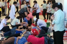 Hàng loạt công nhân tại Hóc Môn tiếp tục ngất xỉu