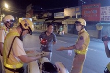 Tài xế say xỉn “cho” CSGT luôn xe máy khi bị phạt hơn 7 triệu đồng