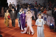 Những hình ảnh ấn tượng trên thảm đỏ khai mạc LHP Hà Nội