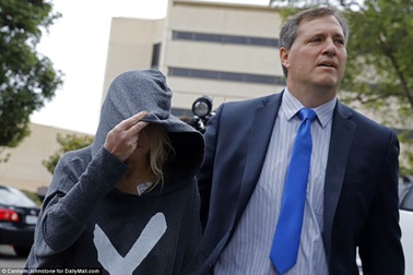 Heather Locklear bị bắt và phải chi 20 nghìn USD tiền bảo lãnh