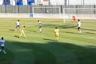 Quang Hải sút xa suýt ghi bàn vào lưới Toulouse