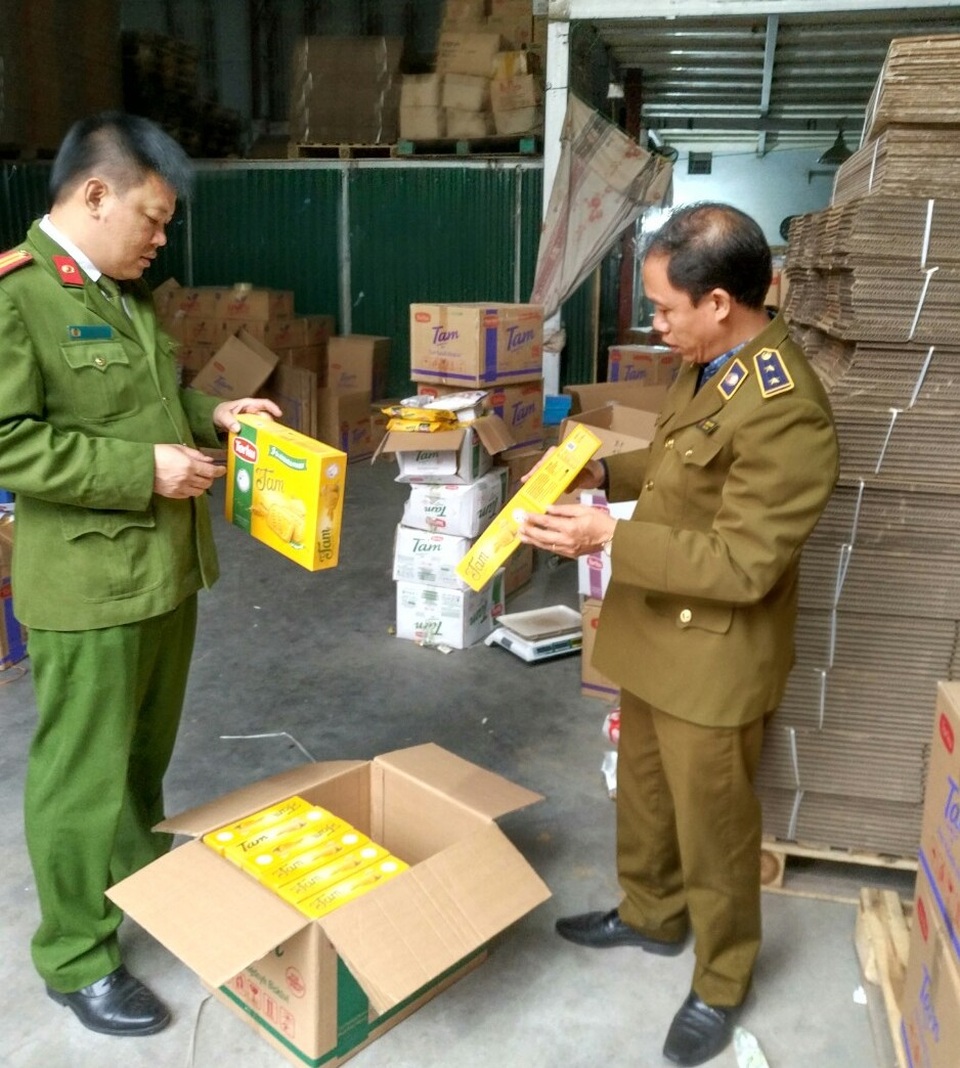 Hàng tấn bánh ngoại nhập hết hạn, doanh nghiệp lén biến thành mới - 2 Hàng tấn bánh ngoại nhập hết hạn, doanh nghiệp lén biến thành mới - 2