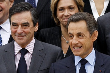 Thủ tướng Pháp kêu gọi “đóng băng” lương tổng thống và các bộ trưởng