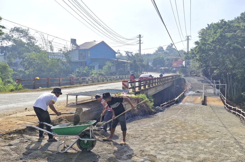 Đóng cầu Đại Bình ở Lâm Đồng vì nhiều hạng mục xuống cấp - 1