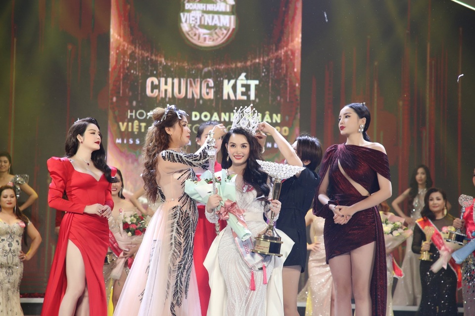 Nhà báo Đặng Gia Bena: Không có việc mua, bán giải Hoa hậu Doanh nhân Việt Nam Toàn cầu 2020 - 4 Nhà báo Đặng Gia Bena: Không có việc mua, bán giải Hoa hậu Doanh nhân Việt Nam Toàn cầu 2020 - 4