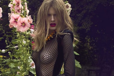 Ảnh “nóng” của siêu mẫu 9X Constance Jablonski