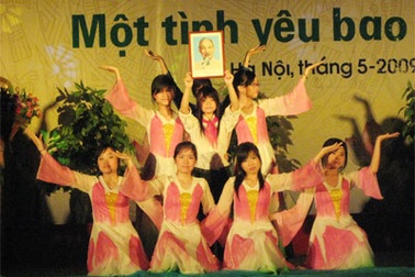 Xúc động Lễ kỷ niệm ngày sinh nhật Bác Hồ